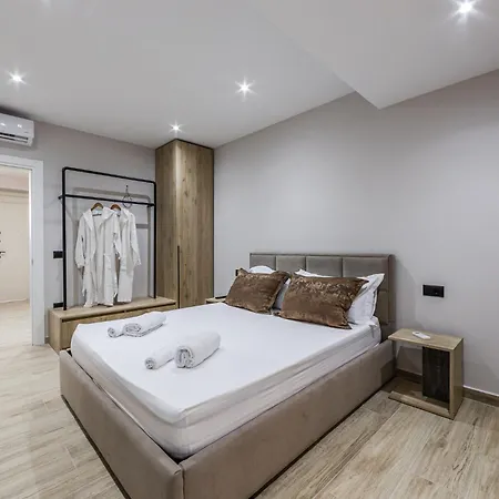 Azure Coast Living Duplex 아파트 Durrës