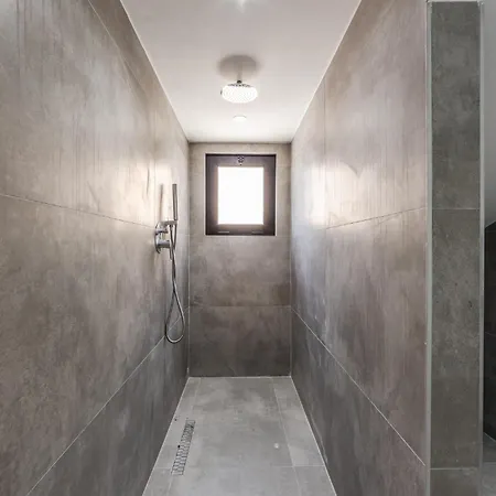 Azure Coast Living Duplex 아파트 Durrës